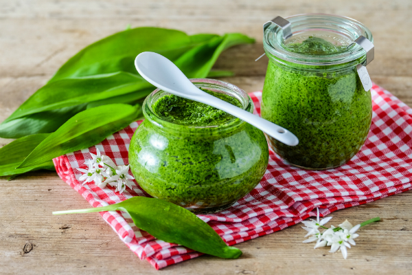 Bärlauch Pesto ist für viele Gerichte ein leckerer Zusatz