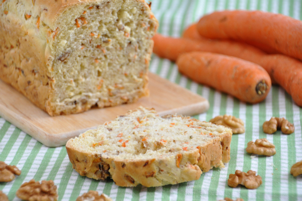 Karotten-Walnuss-Brot