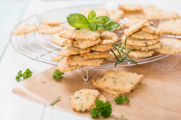 Leckere Käsecracker sind an Ostern eine gute Nascherei für zwischendurch